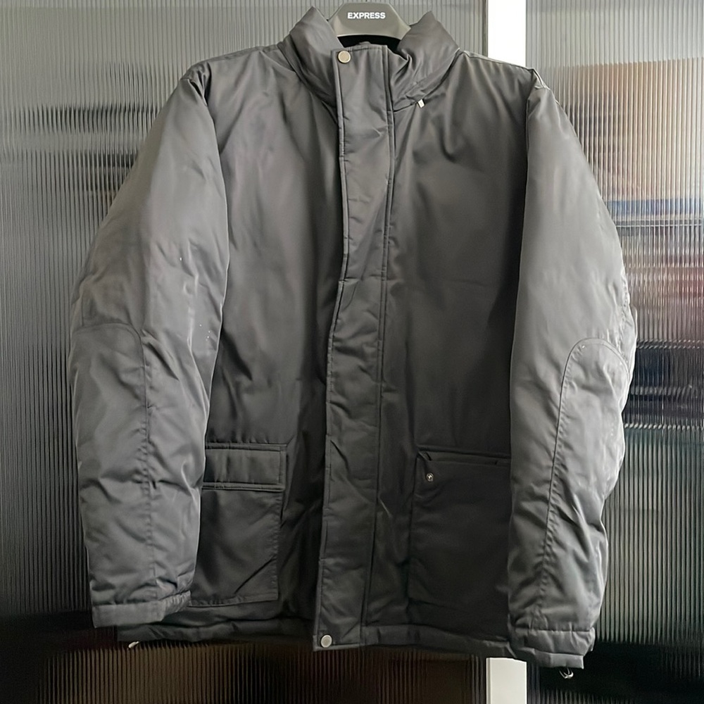MERRY CHRISTMAS!🎄LIKE NEW Calvin Klein men’s jacket. Size L